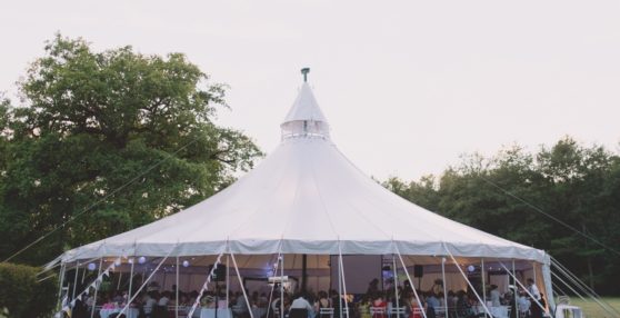 Chapiteau rond : de 180 à 320 personnes assises